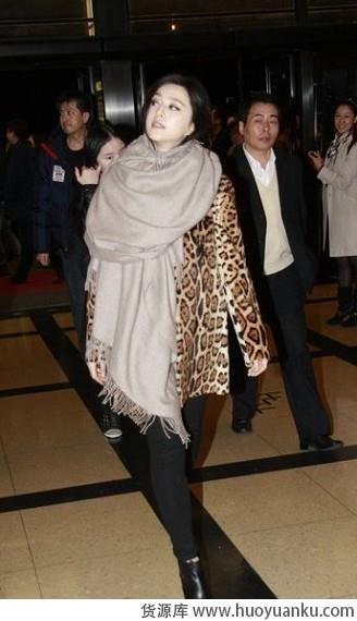 看看众女星如何围巾扮靓-第4张图片-货源库 看看众女星如何围巾扮靓-第4张图片-货源库