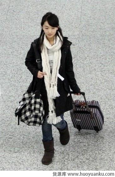 看看众女星如何围巾扮靓-第5张图片-货源库 看看众女星如何围巾扮靓-第5张图片-货源库