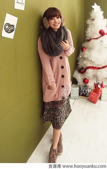 针织围脖的多风格搭配-第6张图片-货源库 针织围脖的多风格搭配-第6张图片-货源库